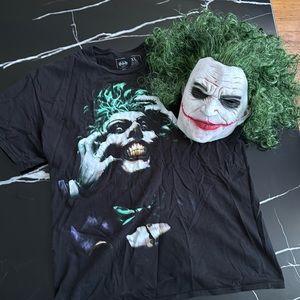 Men XL joker graphic T.     With Joker Mask.